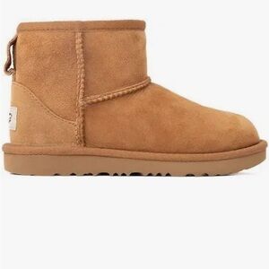 *SOLD*
UGG Chestnut Mini Boots